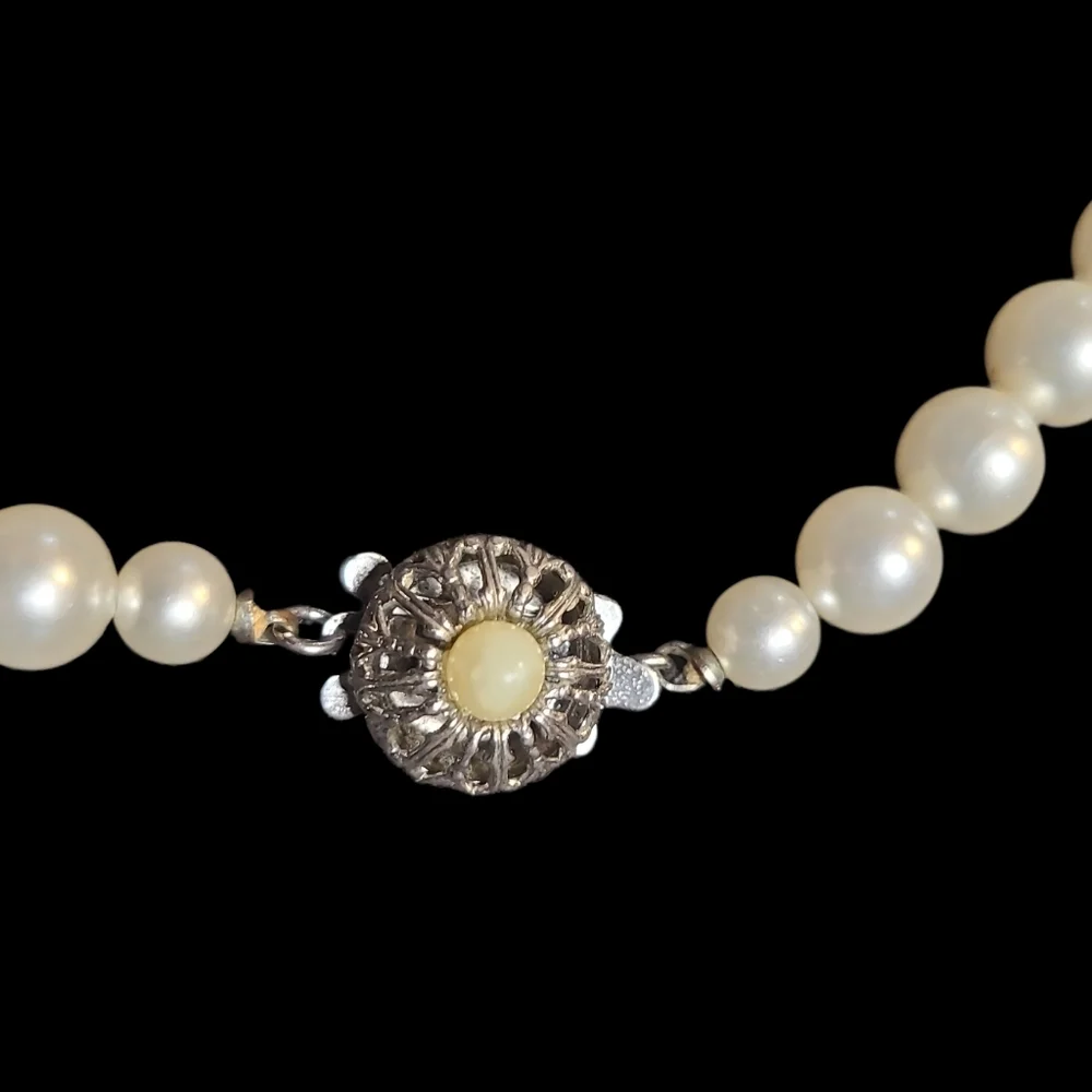 Sarah Coventry Classic Cream Pearl Necklace - Picture 2 of 3